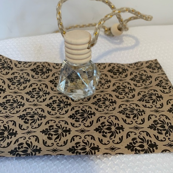 Hand Crafted Natural Essential Oil Car Air Freshener Glass Bottle with Wood Top - Picture 1 of 2